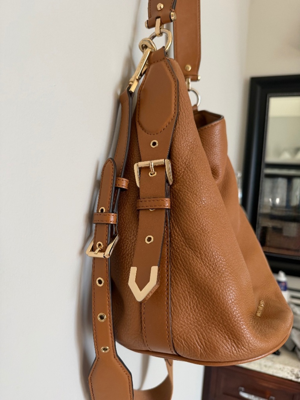 MICHAEL KORS BROOKE BUCKET MESSENGER BAG / Purse
